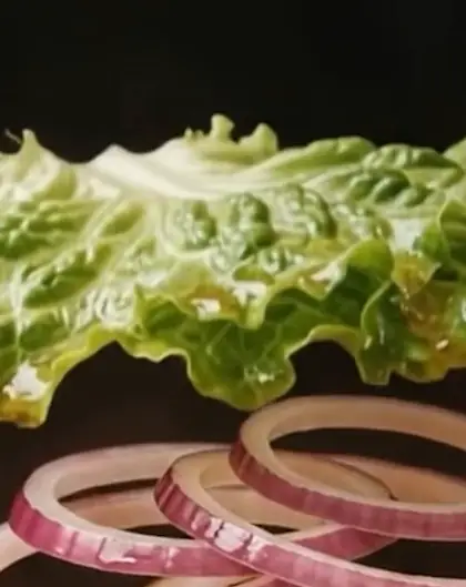 Havada kıvırcık marul yaprağı
